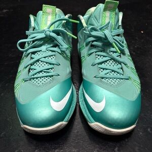 LeBron 10 Low “Easter”. **No Box**